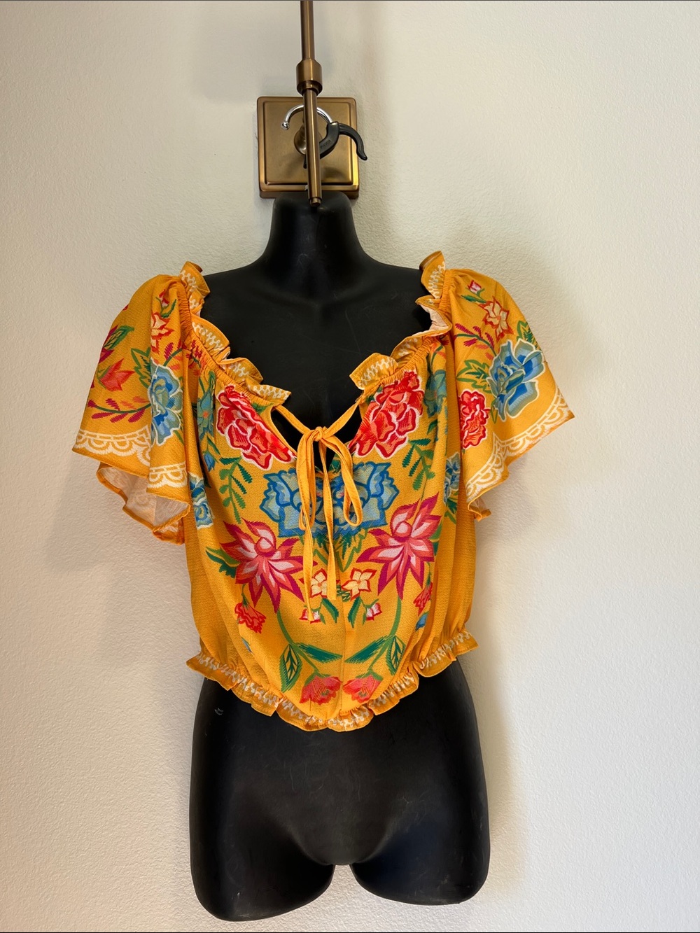 Flying tomato size M Cabo crusin’ floral top